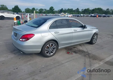 2016 Mercedes-Benz C 300 4Matic/Luxury 4Matic/Sport 4Matic из США, поврежденный, VIN 55SWF4KB9GU109209